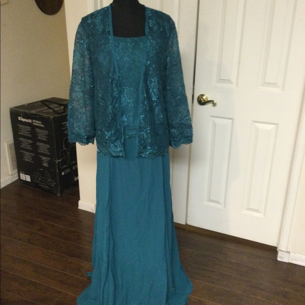 Peacocks green evening party formal dress set